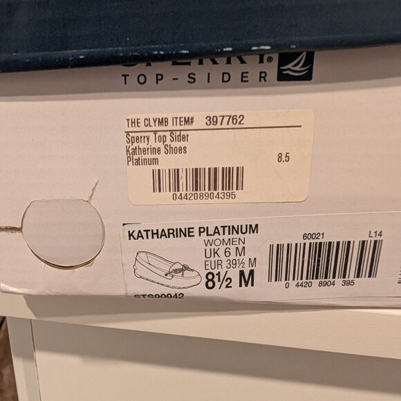 Gold sperrys never worn - Picture 6 of 6